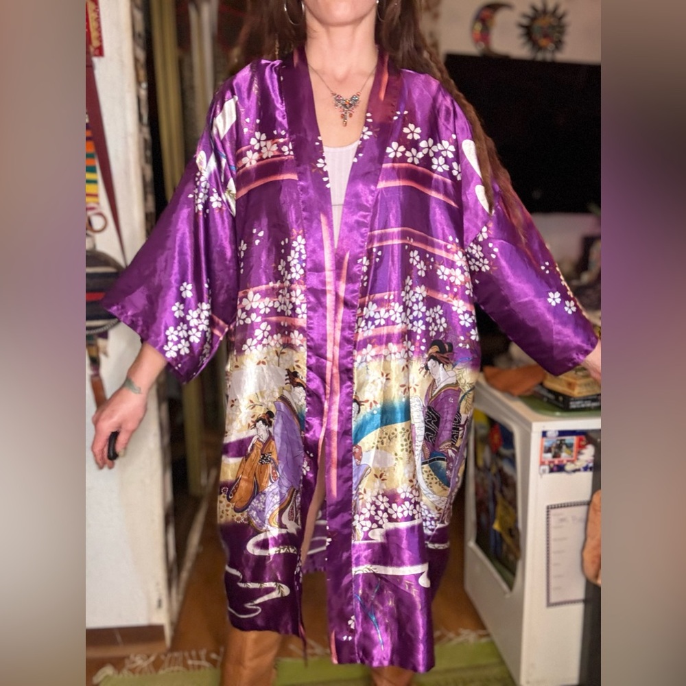 Purple silk duster robe geisha pattern kimono mid length one size